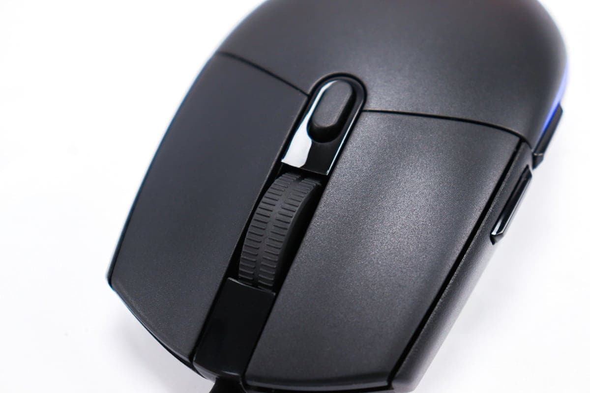 Miš Logitech LightSync G102 8000dpi RGB LED crni