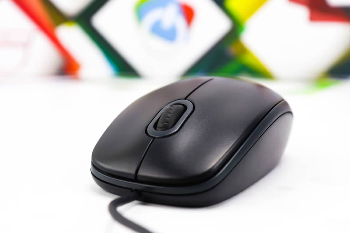 Miš Logitech B100