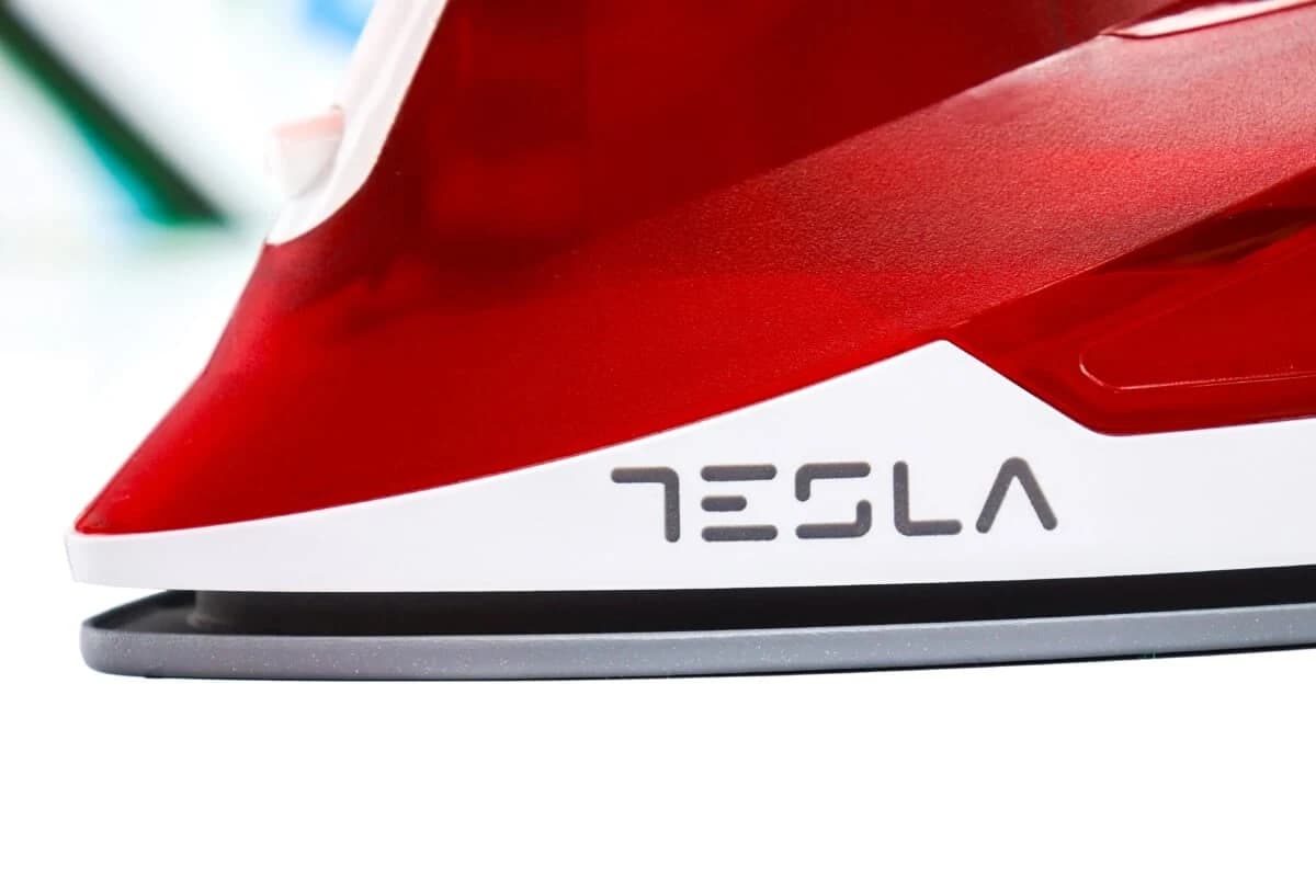 Pegla na paru Tesla Iron IR200R 2200W