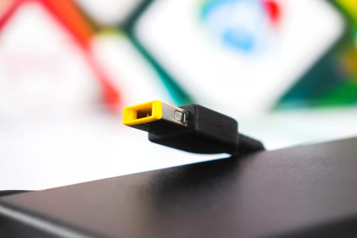 Punjač za laptop LENOVO USB 20V 6.75A 135W