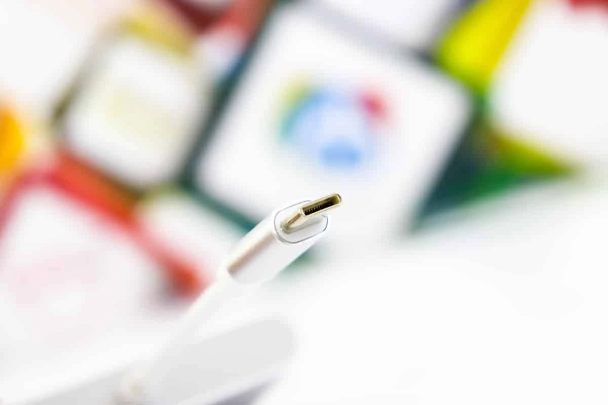 USB 3.1 Type C - USB 3.0 , VGA , USB Type C 3u1 adapter