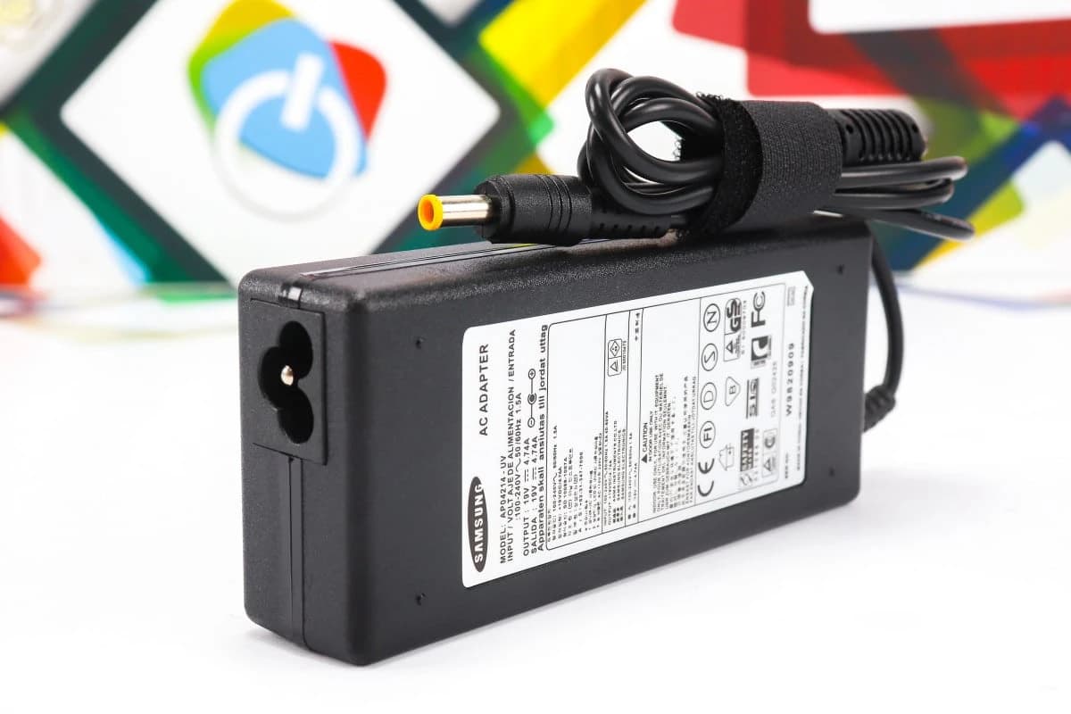 Punjač za laptop Samsung 19V 4,74A 90W 5,5x3,0mm