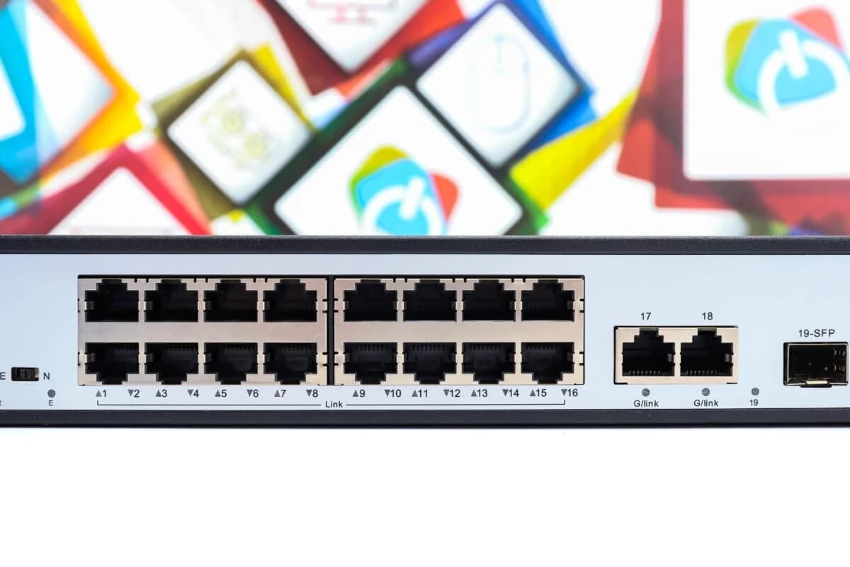PoE switch (16+2 port) D3154