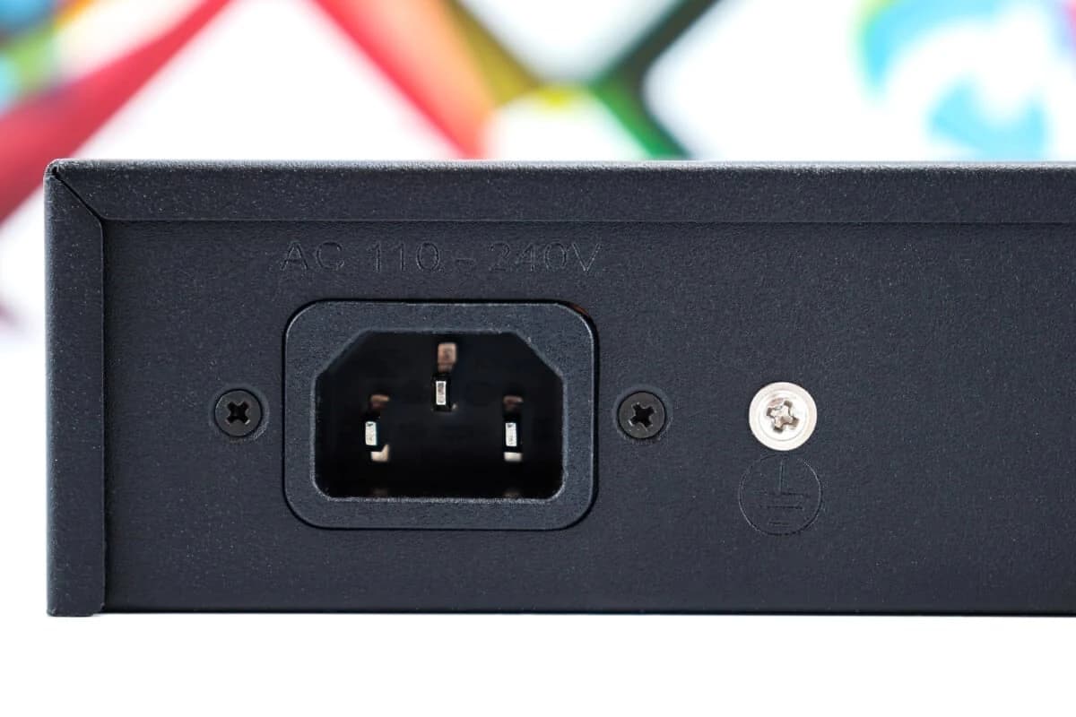 PoE switch (16+2 port) D3154