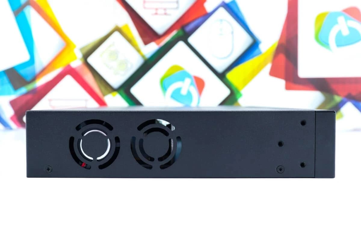 PoE switch (16+2 port) D3154