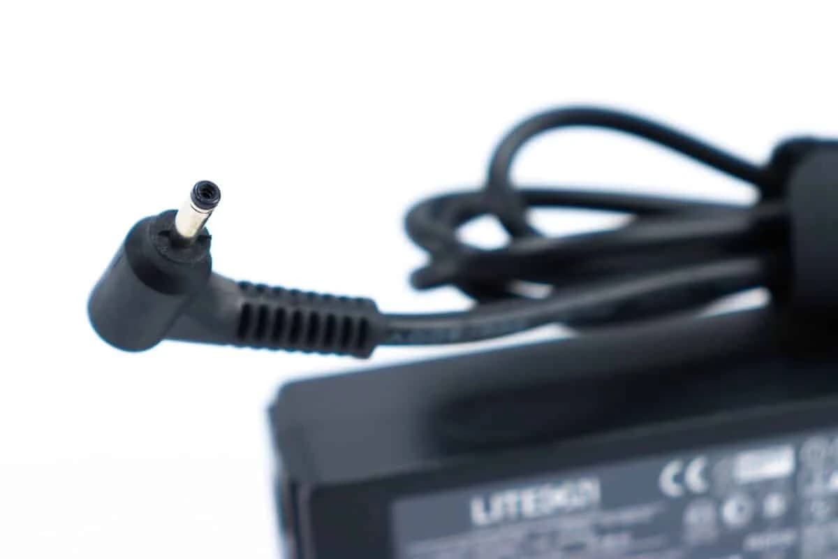 Punjač za laptop Acer 19V 2,1A 40W 3,0x1,1mm