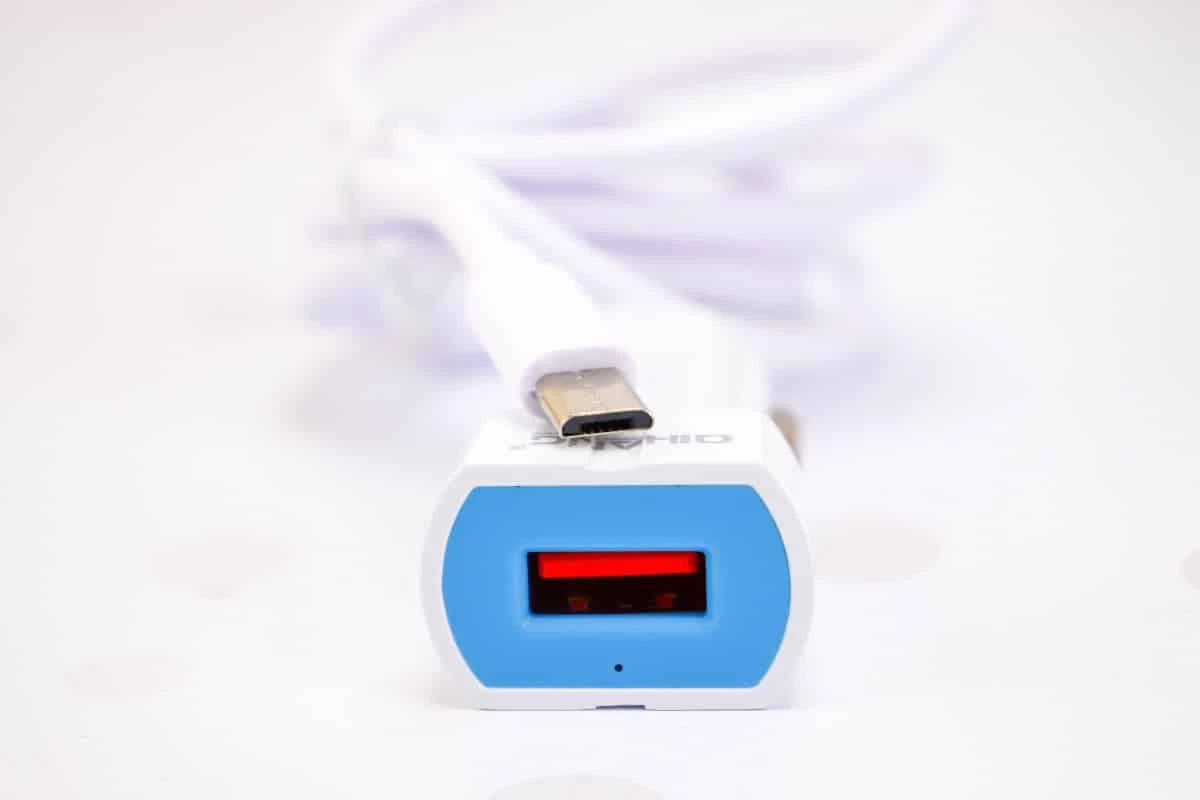 Auto punjač s kablom Micro USB 3.0 QH-D05
