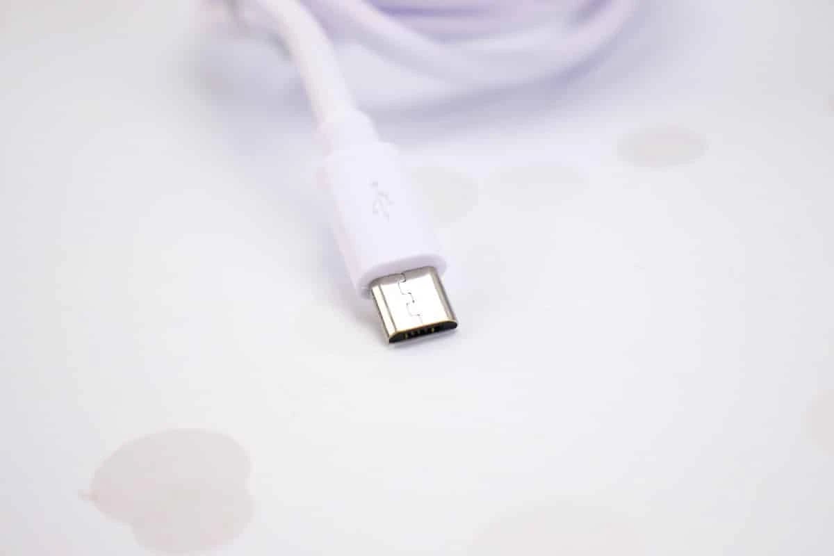 Auto punjač s kablom Micro USB 3.0 QH-D05