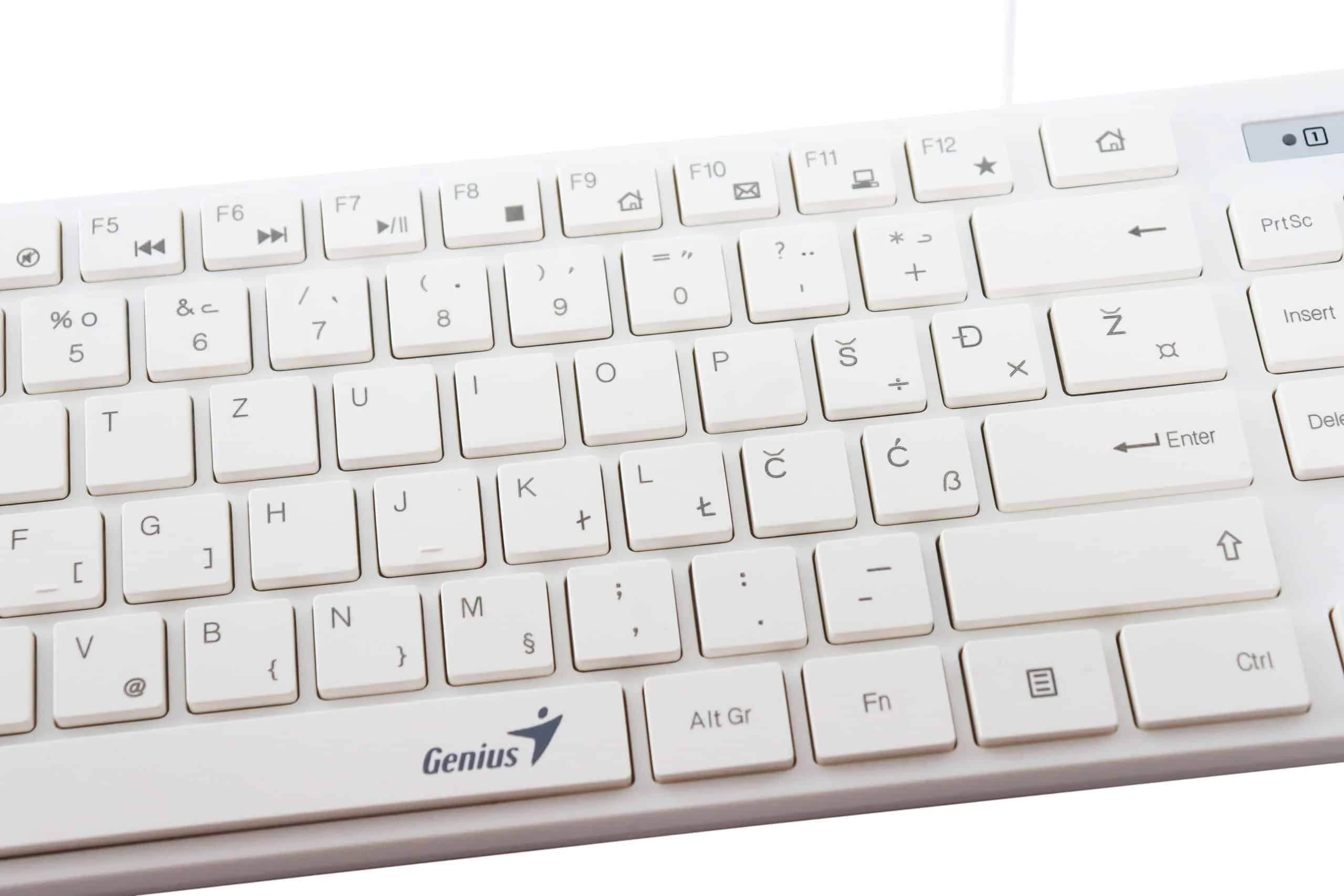 Tipkovnica žičana Genius SlimStar 126 bijela