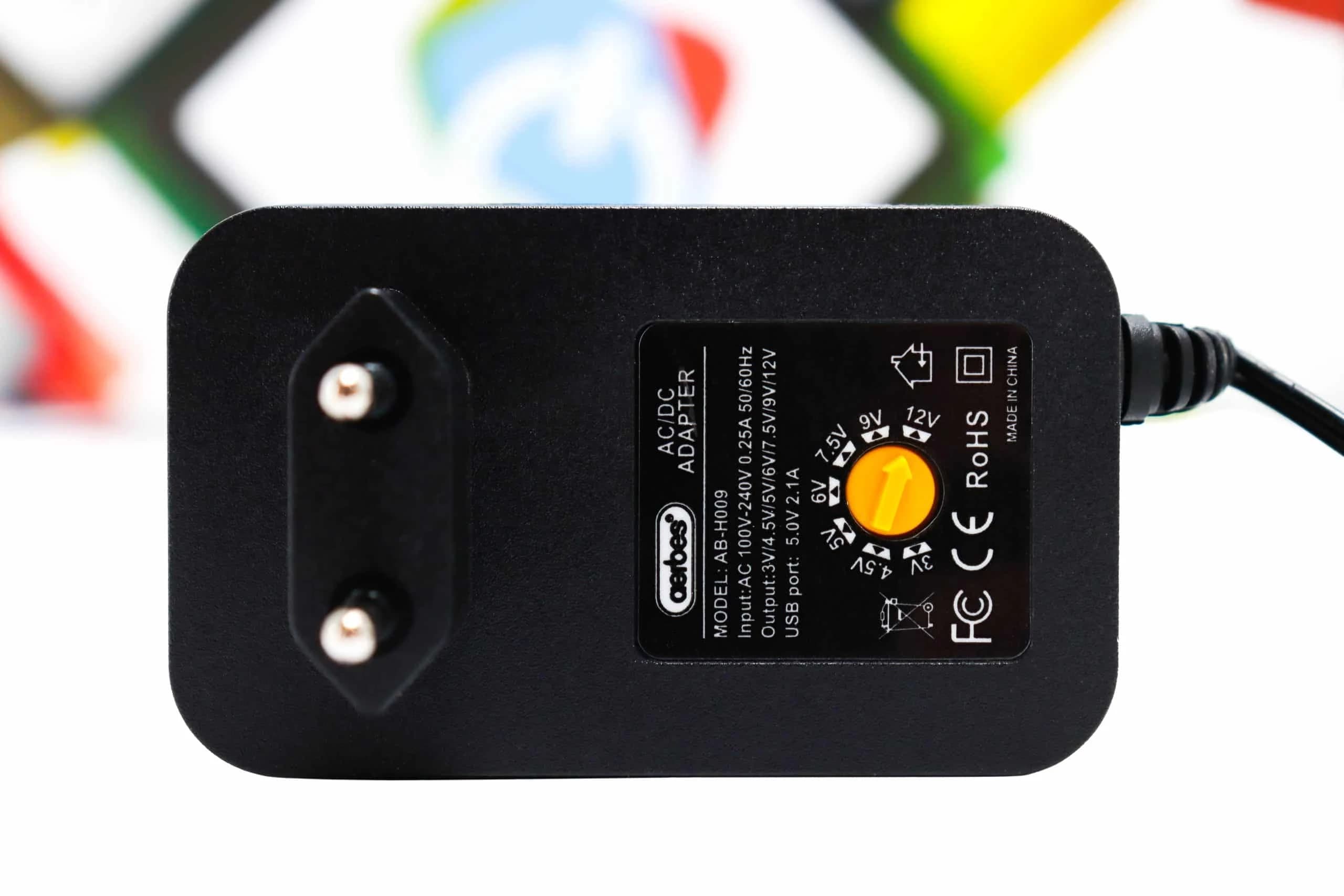 Univerzalni AC adapter Aerbes AB-H009 12W 30W