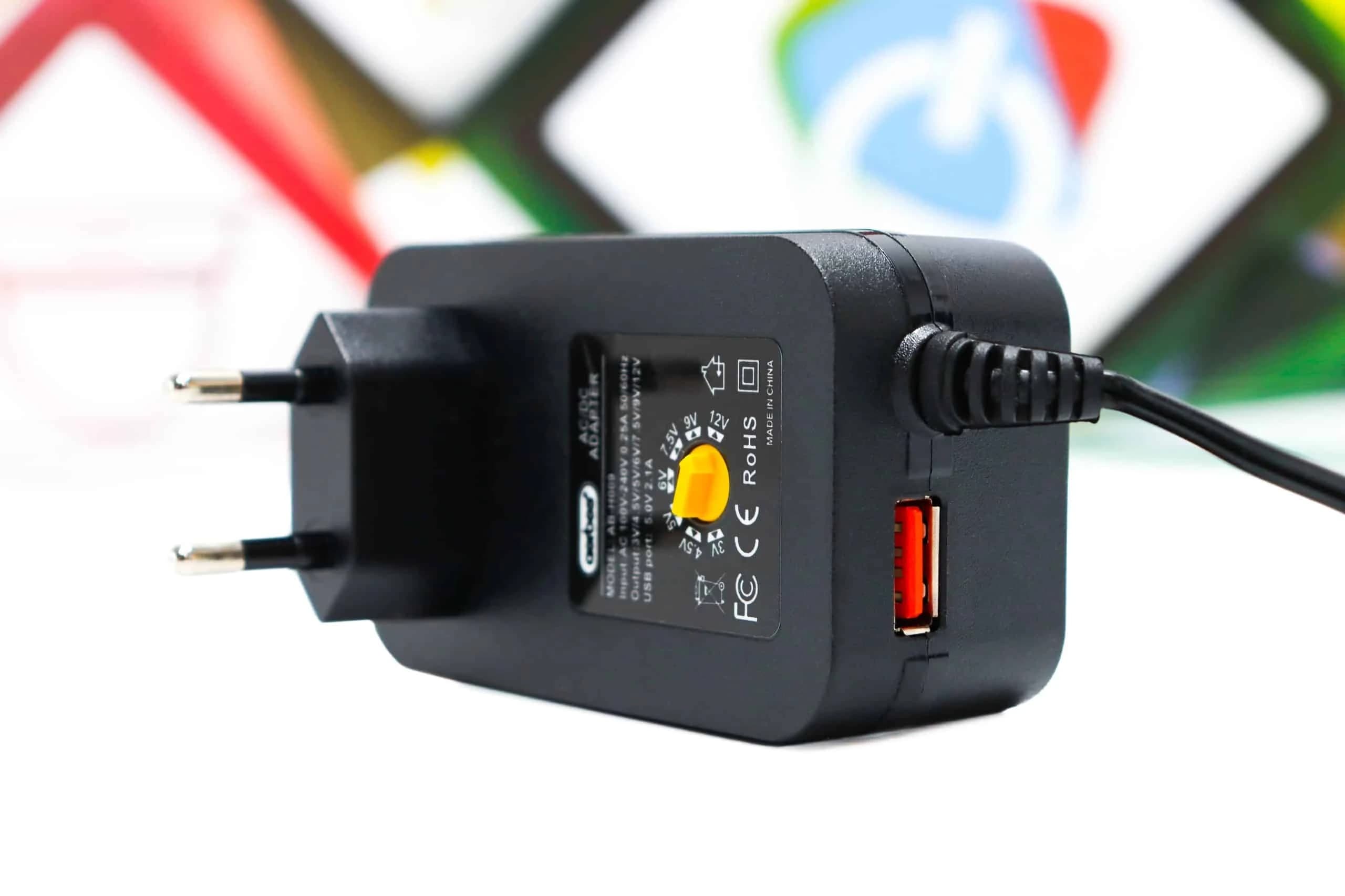 Univerzalni AC adapter Aerbes AB-H009 12W 30W