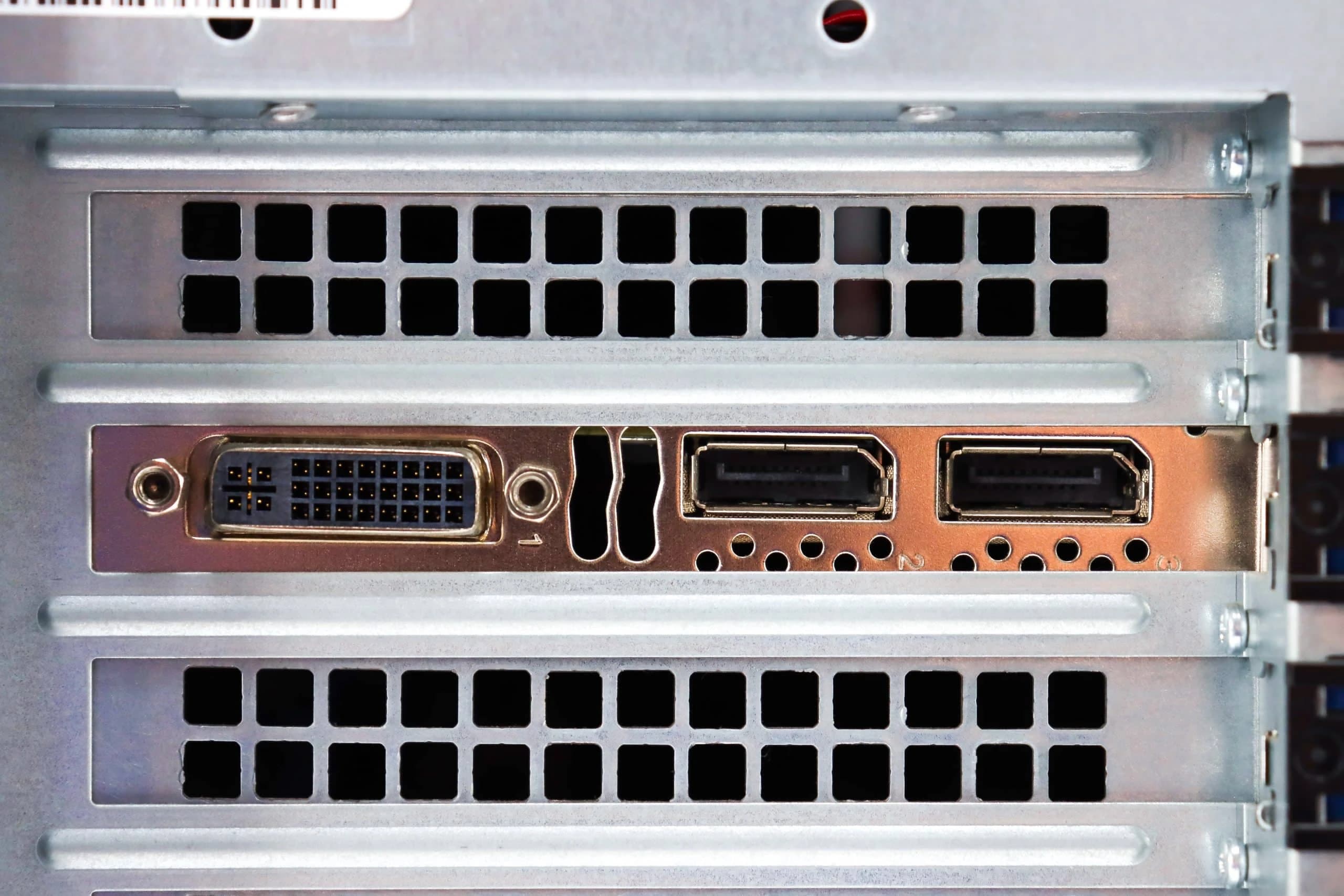 Server Dell Precision Tower 5810 E5-1630 v3 Nvidia Quadro K4200 256GB SSD 32GB DDR4