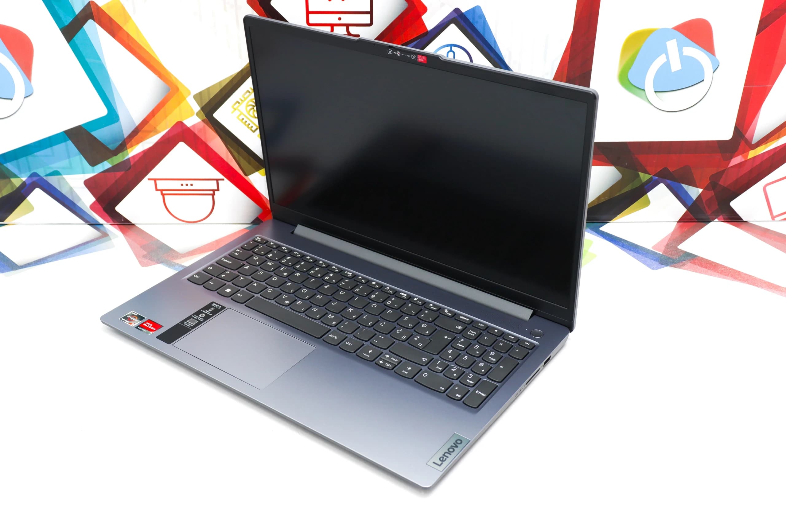 Laptop Lenovo IdeaPad Slim 3 15AMN8 R5 7520U 16GB DDR5 512GB SSD 15.6"