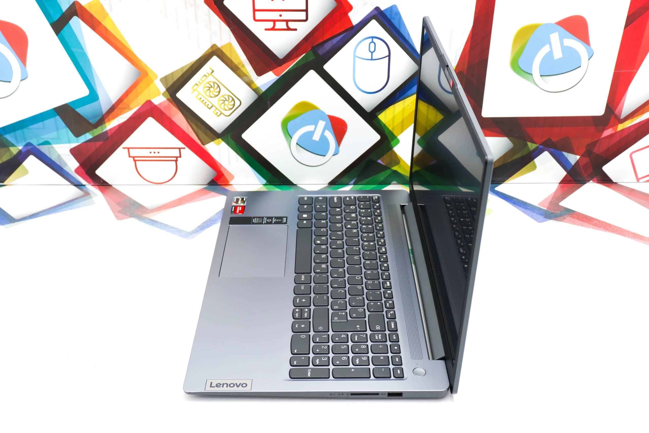 Laptop Lenovo IdeaPad Slim 3 15AMN8 R5 7520U 16GB DDR5 512GB SSD 15.6"