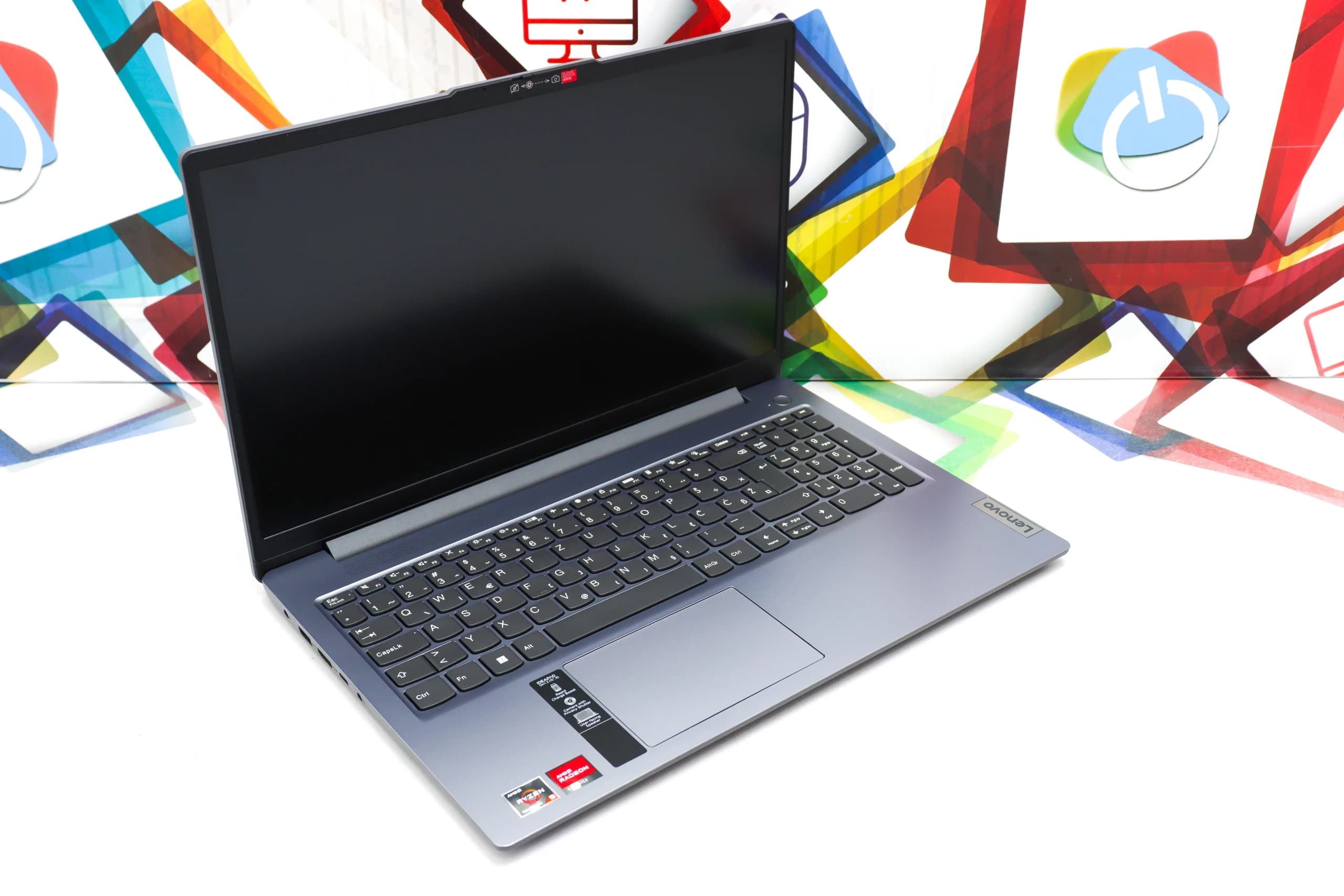 Laptop Lenovo IdeaPad Slim 3 15AMN8 R5 7520U 16GB DDR5 512GB SSD 15.6"
