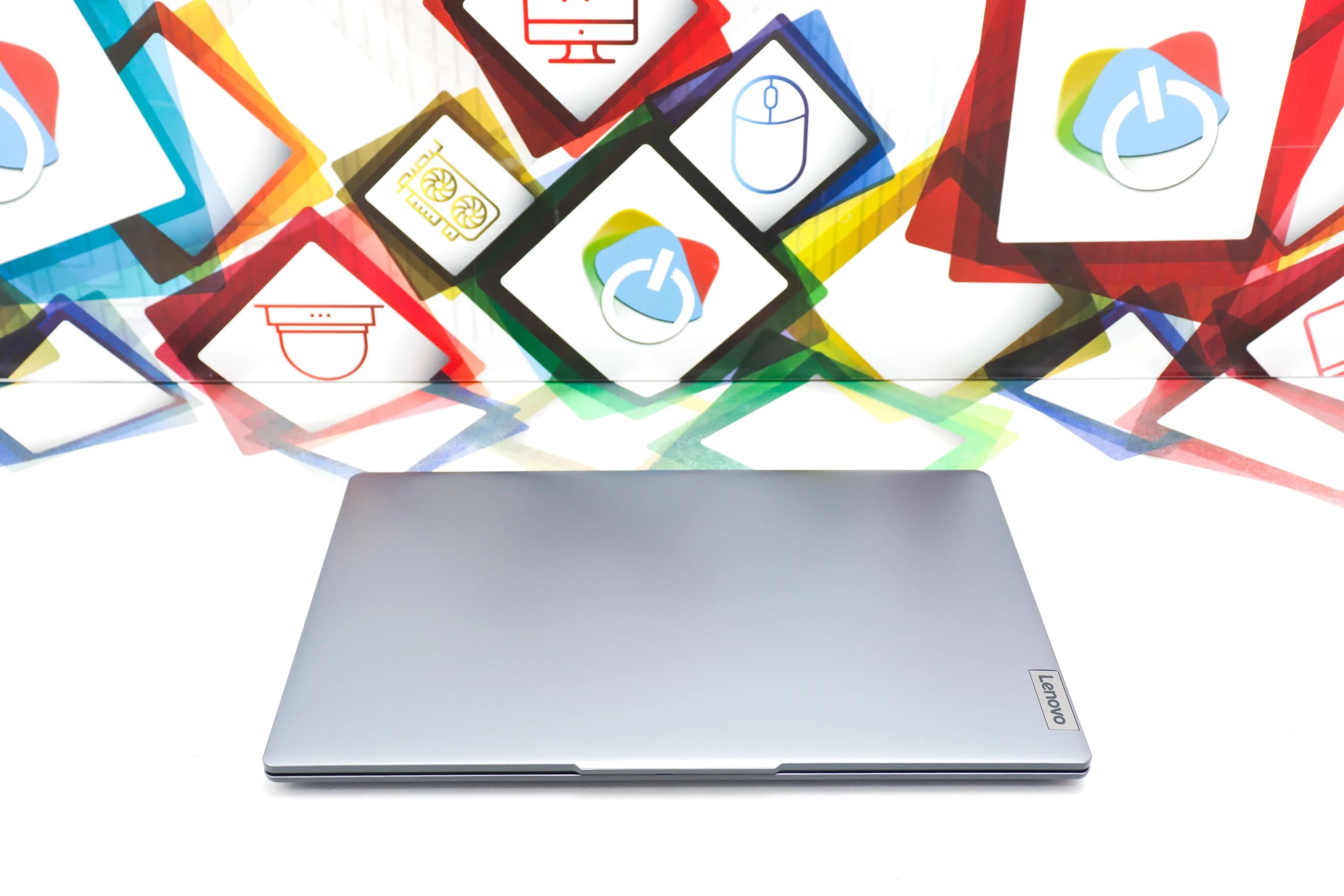 Laptop Lenovo IdeaPad Slim 3 15AMN8 R5 7520U 16GB DDR5 512GB SSD 15.6"